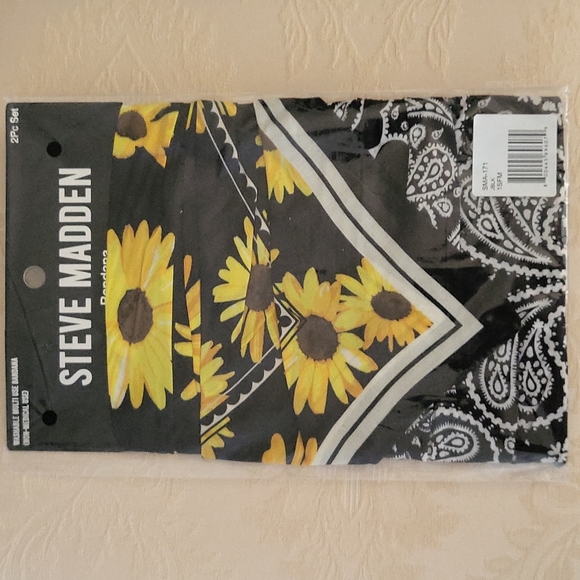 Steve Madden 2-Pk. Printed Bandanas - Picture 2 of 3